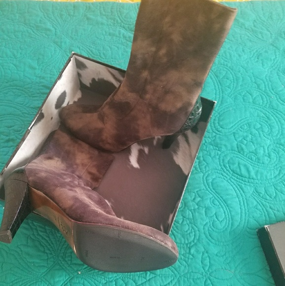 Boots - Picture 3 of 4